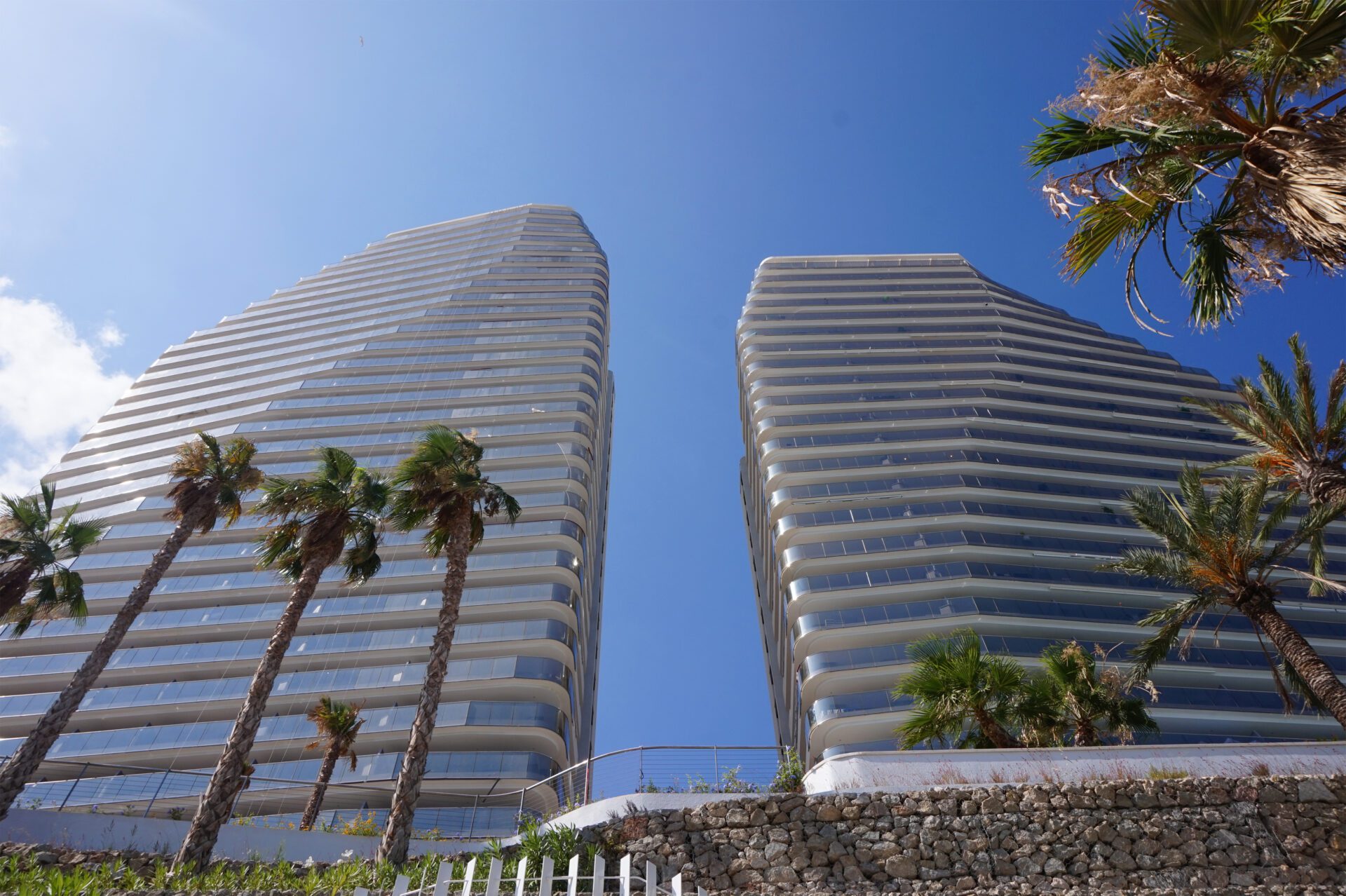 Sunset Cliffts by GEA Architects